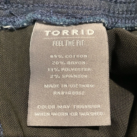 TORRID Sz  2 (2x) Crop Lean Mid Wash Jeans NWT - Picture 7 of 8